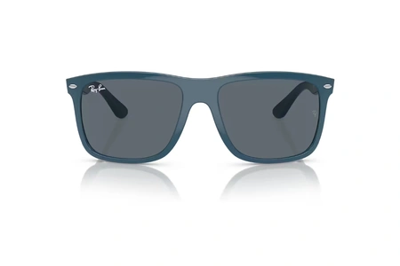 عینک آفتابی ری بن فریم کائوچویی مربعی سرمه ای براق به همراه عدسی سورمه ای - عکس از زاویه روبرو