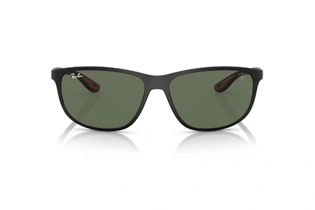 عینک آفتابی فراری ری بن فریم کائوچویی مستطیلی مشکی مات به همراه عدسی سبز - عکس از زاویه روبرو