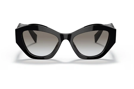 عینک آفتابی پرادا زنانه فریم کائوچویی گربه ای مشکی براق با حدقه های ضخیم زاویه دار و عدسی دودی روشن طیف دار - عکس از زاویه روبرو