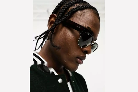 عینک آفتابی مگا کلاب مستر ری بن فریم کائوچویی مشکی با جابینی فلزی طلایی ب همراه عدسی سبز - عکس عینک روی صورت مدل