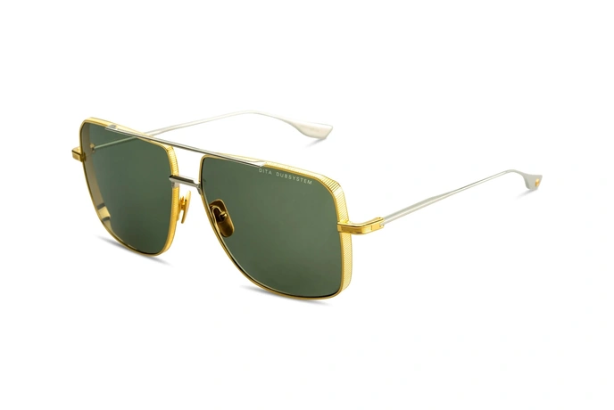 عینک آفتابی تیتانیومی شبه خلبانی دیتا با بدنه طلایی دسته های نقره‌ای و عدسی جی 15 G15 - زاویه سه‌رخ