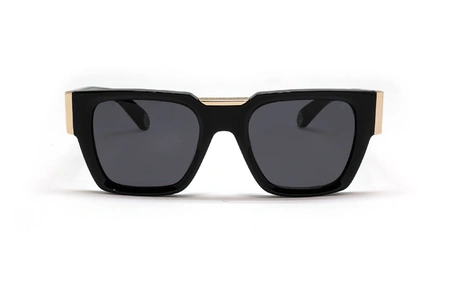 عینک آفتابی فیلیپ پلین فریم استات مربعی ضخیم مشکی به همراه لوگوی طلایی PLEIN و عدسی دودی - عکس از زاویه روبرو