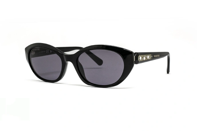 عینک آفتابی گربه‌ای کائوچویی سوواروسکی با بدنه مشکی و عدسی دودی - سه‌رخ