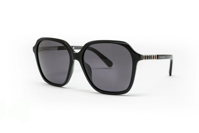 عینک آفتابی چندضلعی سوواروسکی با بدنه مشکی و عدسی دودی - سه‌رخ