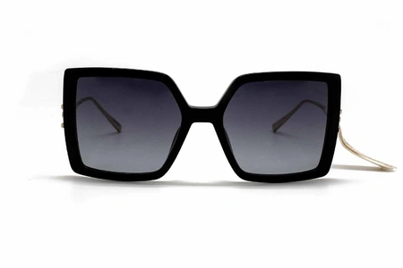 عینک آفتابی شوپارد بدنه کائوچویی مشکی دسته فلزی طلایی - زاویه روبرو