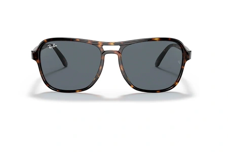 عینک آفتابی ری بن فریم کائوچویی خلبانی دو پل با حدقه مربعی به رنگ قهوه ای هاوانا و عدسی آبی خاکستری - عکس از زاویه روبرو