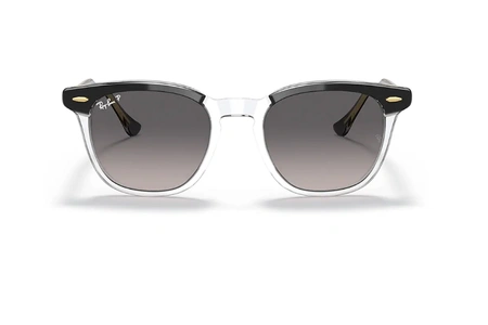 عینک آفتابی ری بن فریم کائوچویی مربعی به رنگ مشکی و سفید شیشه ای و عدسی خاکستری - عکس از زاویه روبرو