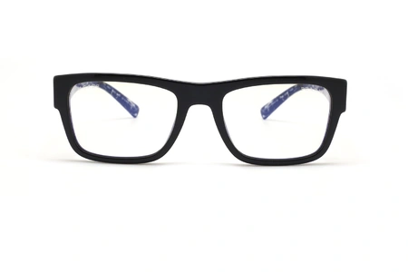 عینک آفتابی پرادا فریم کائوچویی مستطیلی مشکی دسته های پهن مشکی با خطوط سفید طرح دار یا عدسی بی رنگ UV400 و فیلتر نور آبی- عکس از زاویه روبرو