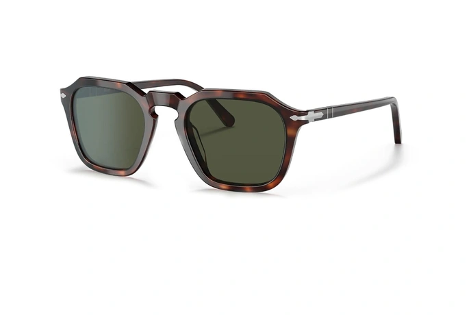 عینک آفتابی پرسول فریم کائوچویی شبه مربعی رنگ قهوه ای هاوانا و عدسی سبز - عکس از زاویه سه رخ