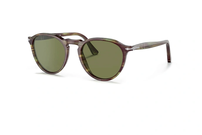 عینک آفتابی پرسول فریم کائوچویی گرد ترکیبی از رنگ قهوه ای و سبز هاوانا و عدسی سبز کم رنگ - عکس از زاویه سه رخ