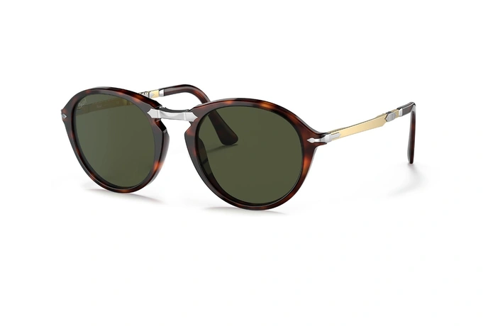 عینک آفتابی پرسول فریم کائوچویی تاشو رنگ قهوه ای هاوانا و فلز طلایی به همراه عدسی سبز - عکس از زاویه سه رخ