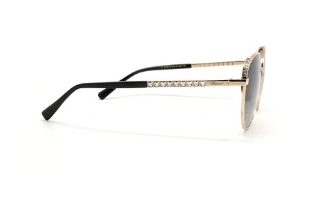 عینک آفتابی زنانه گربه ای شوپارد - فریم طلایی نگین دار - عکس از زاویه کنار