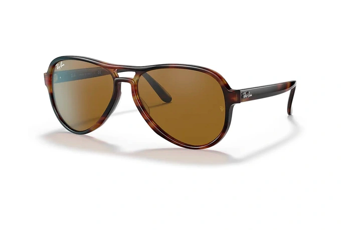 عینک آفتابی کائوچویی خلبانی ری بن - قهوه ای هاوانا و عدسی قهوه ای - عکس از زاویه سه رخ 
