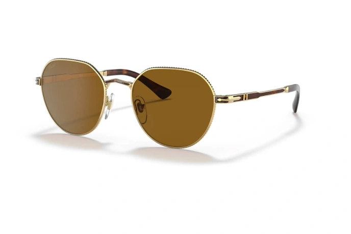 عینک آفتابی چند ضلعی پرسول - فریم طلایی و دسته های طلایی و قهوه ای هاوانا با عدسی قهوه ای طلایی - عکس از زاویه سه رخ