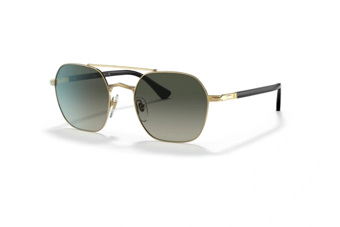 عینک آفتابی فلزی مربعی پرسول - رنگ طلایی با دسته های مشکی و عدسی دودی طیف دار - عکس از زاویه سه رخ