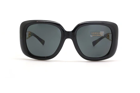 عینک آفتابی ورساچه فریم کائوچویی پروانه ای مربعی مشکی عدسی دودی - عکس از زاویه روبرو