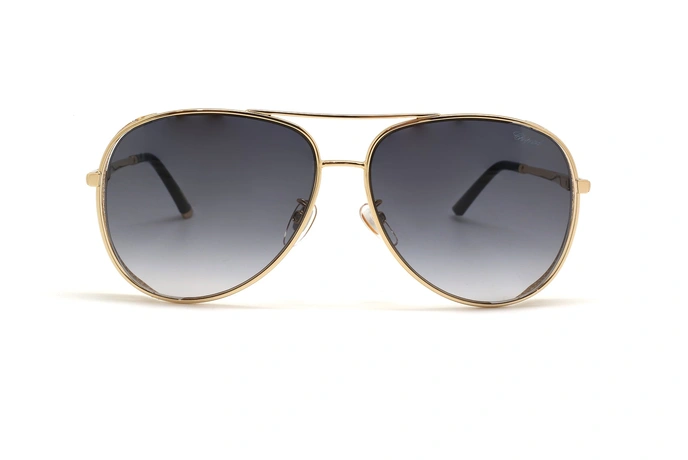 عینک آفتابی فلزی مدل خلبانی شوپارد - طلایی نگین دار، عدسی دودی طیف دار - عکس از زاویه روبرو