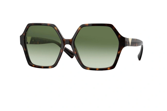 عینک آفتابی کائوچویی زنانه ولنتینو فریم چندضلعی قهوه ای هاوانا عدسی سبز رنگ - عکس از زاویه سه رخ