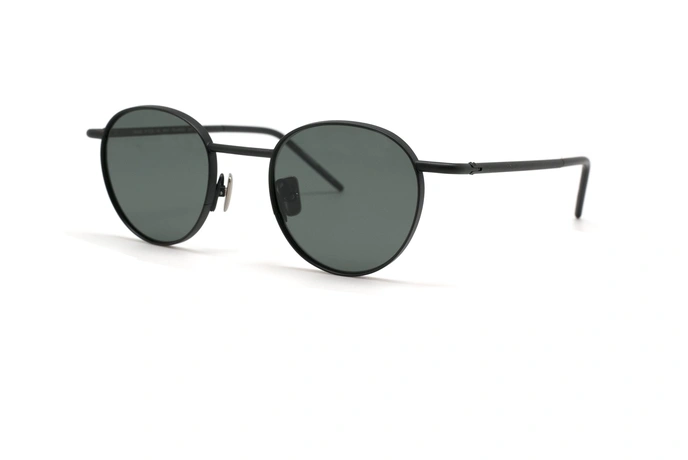 عینک آفتابی پلاریزه جین نوول فریم فلزی گرد رنگ مشکی و عدسی دودی - عکس از زاویه سه رخ