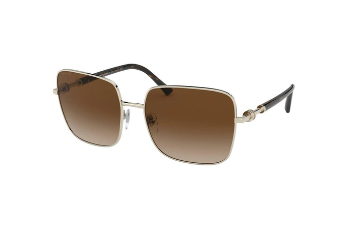 عینک آفتابی زنانه بولگاری مربعی عدسی قهوه ای فریم نقره ای -عکس از زاویه سه رخ