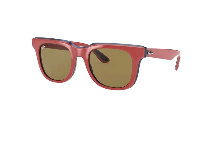 عینک آفتابی کائوچویی ری بن - RayBan RB4368 - عکس از زاویه سه رخ - رنگ قرمز