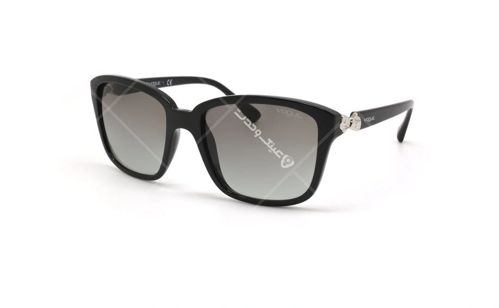 عینک آفتابی مربعی وگ - VOGUE VO5093-SB - عکاسی وحدت -رنگ عدسی و فریم مشکی- عکس زاویه سه رخ