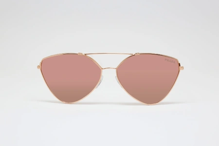 عینک آفتابی مثلثی بدنه نقره ای شیشه ها صورتی جیوه ای پرادا - عکاسی وحدت - زاویه روبرو