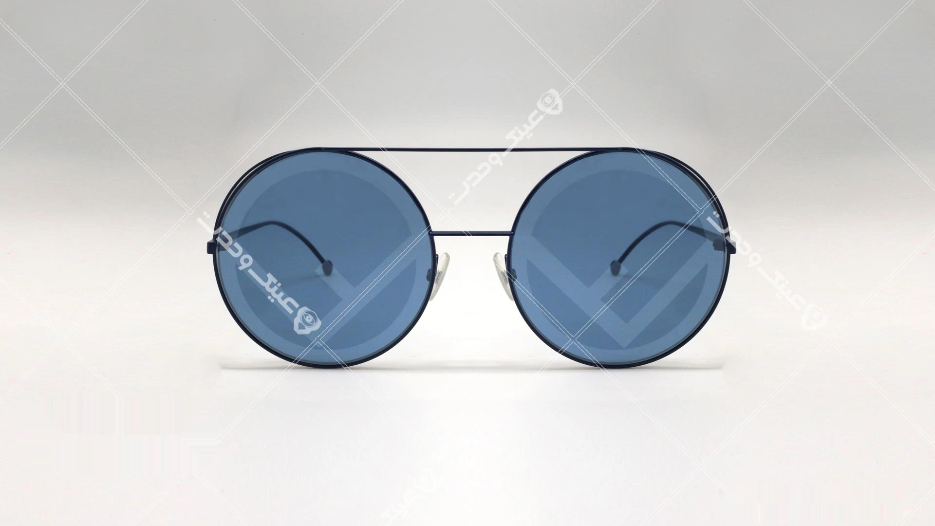 عینک آفتابی Fendi - بدنه مشکی عدسی ها آبی - عکاسی وحدت - زاویه روبرو