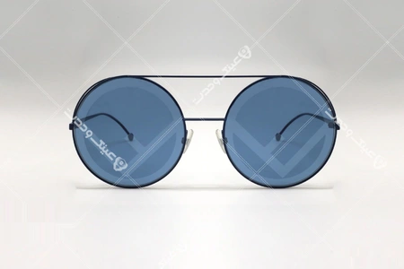 عینک آفتابی Fendi - بدنه مشکی عدسی ها آبی - عکاسی وحدت - زاویه روبرو