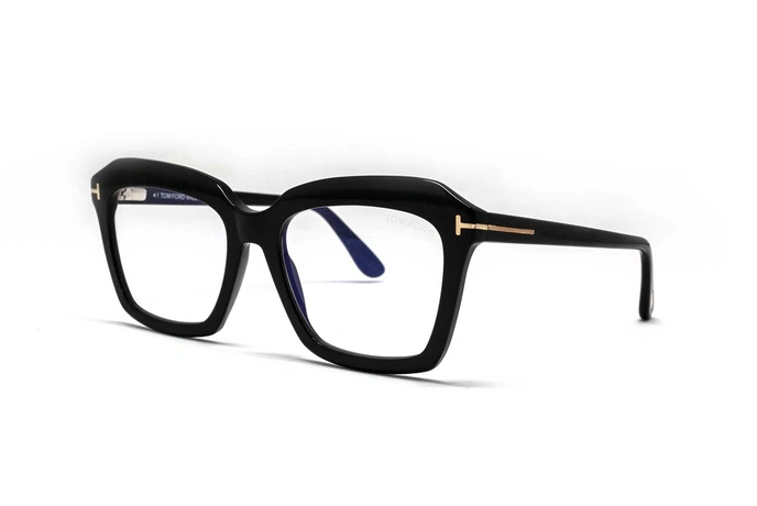 عینک طبی زنانه پروانه‌ای تام‌فورد مشکی - سه‌رخ