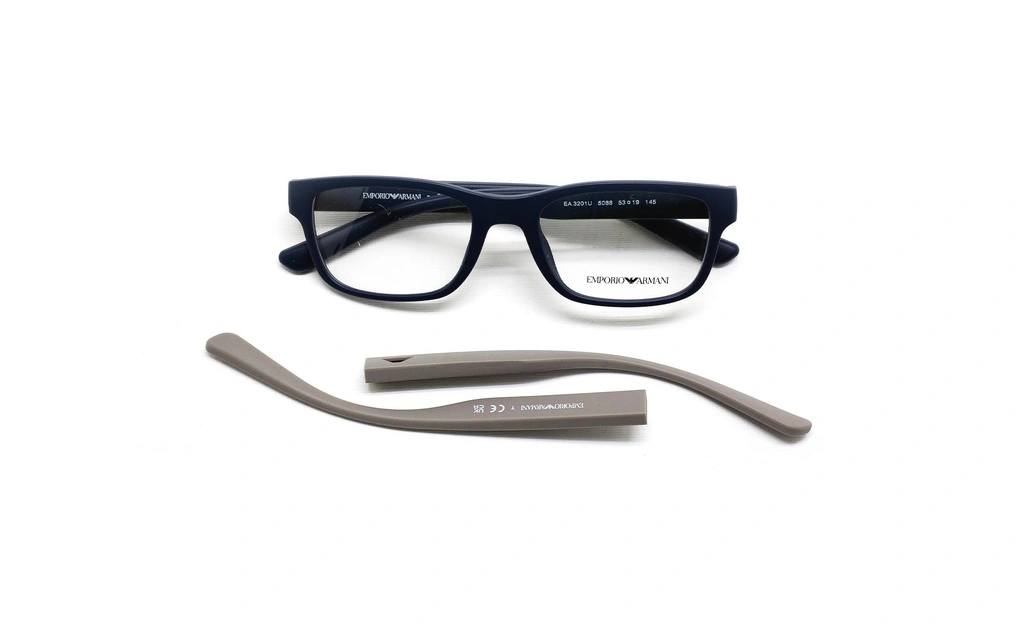 عینک طبی امپریو آرمانی فریم کائوچویی مستطیلی رنگ آبی مات  - عکاسی وحدت -  عکس از زاویه بالا