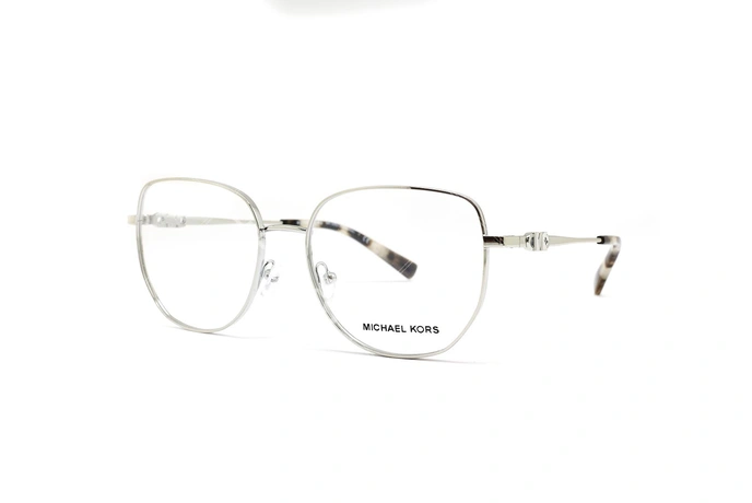 عینک طبی زنانه پروانه ای رنگ نقره ای فلزی مایکل کورس - عکاسی وحدت - زاویه سه رخ