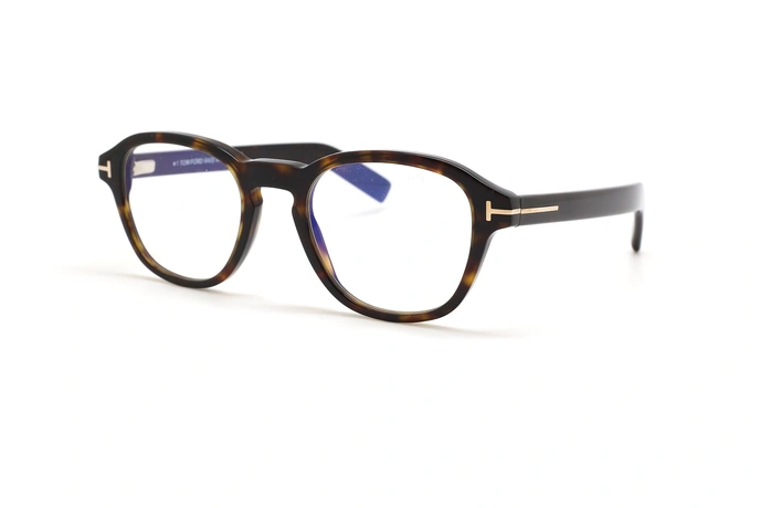 عینک طبی کائوچویی بیضی شکل تام فورد - رنگ قهوه ای هاوانا - عکس از زاویه سه رخ