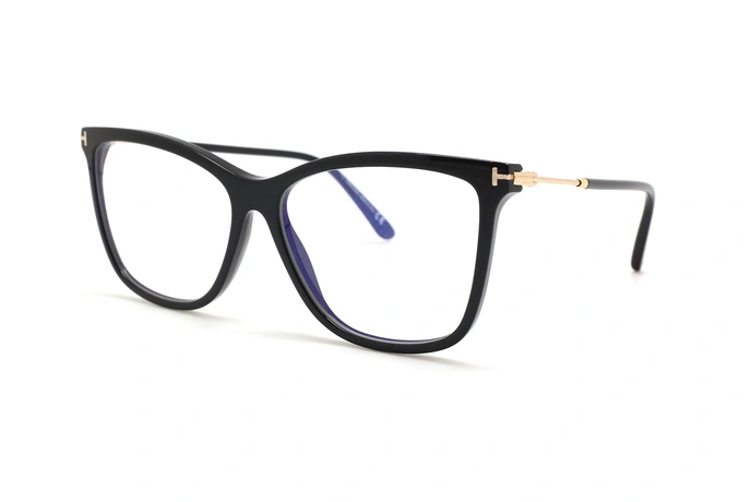 عینک طبی زنانه مشکی گربه ای تام فورد با روی آفتابی گربه ای مشکی و عدسی دودی - عکس زاویه سه رخ
