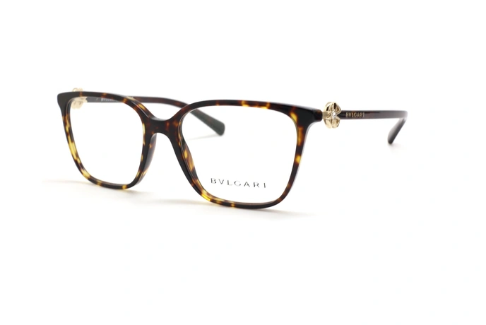 عینک طبی بولگاری فریم کائوچویی مربعی رنگ قهوه ای هاوانا روی دسته ها نگین کاری شده - عکس از زاویه سه رخ 