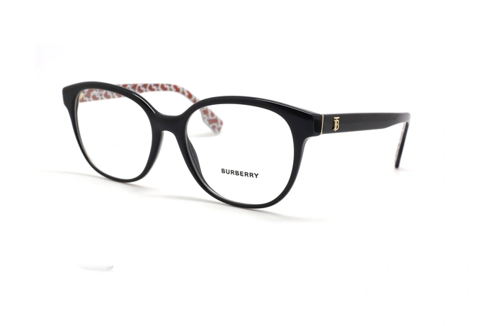 عینک طبی کائوچویی بربری فریم کائوچویی بیضی شکل رنگ مشکی با لوگوی طلایی بربری گوشه ی عینک - عکس از زاویه سه رخ