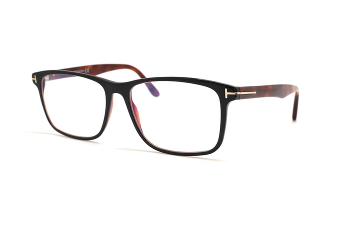 عینک طبی تام فورد فریم کائوچویی مستطیلی حدقه مشکی دسته ها قهوه ای هاوانا - عکس از زاویه سه رخ 