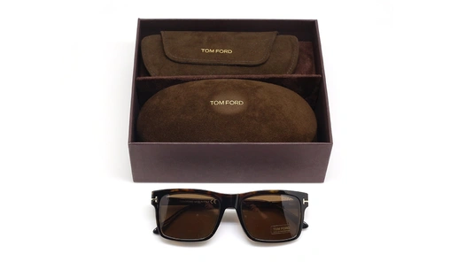 عینک طبی رویه دار تام فورد فریم کائوچویی مستطیلی قهوه ای هاوانا - عکس از زاویه روبرو با رویه آفتابی قهوه ای و جلد