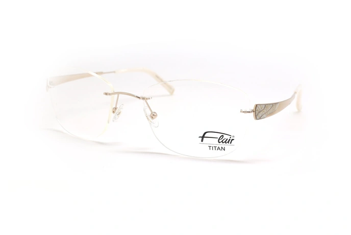 عینک طبی زنانه فلر فریم تیتانیومی گریف حدقه ها گربه ای دسته ها طلایی و نگین کاری شده ظریف - عکس از زاویه سه رخ