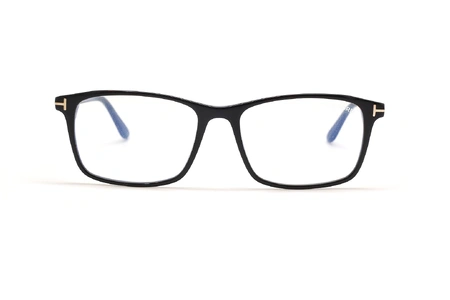 عینک طبی تام فورد فریم کائوچویی مستطیلی مشکی با نمادT رد محل اتصال دسته به حدقه - عکس از زاویه روبرو