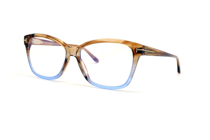 عینک طبی زنانه تام فورد فریم کائوچویی گربه ای دو رنگ بالا قهوه ای عسلی پایین آبی - عکس از زاویه سه رخ