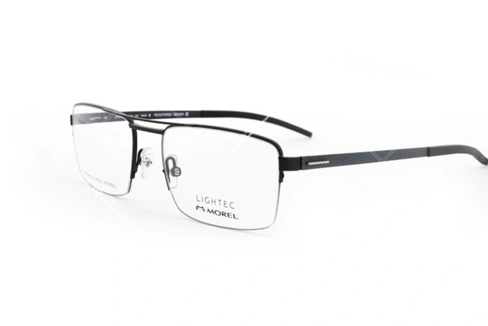 عینک طبی لایتک - اپتیک وحدت - عکس از زاویه سه رخ