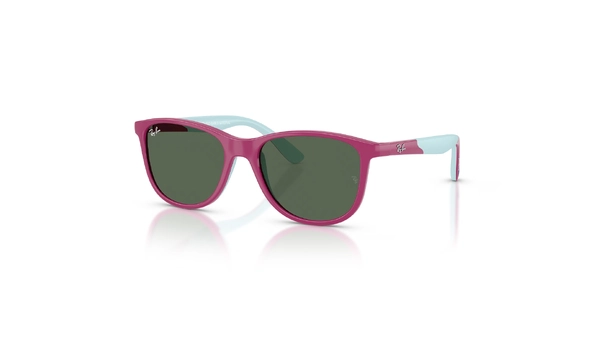 عینک آفتابی بچگانه Ray-Ban Disney Lilo & Stitch مدل RB9077S با فریم مربعی رنگی و عدسی سبز تیره - زاویه سه‌رخ