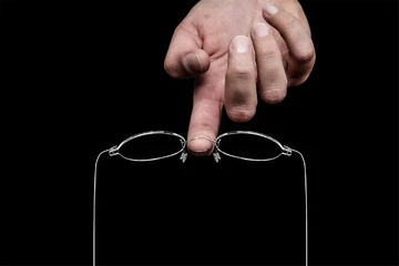 سبک ترین عینک های دنیا یا عینک های تیتانیومی