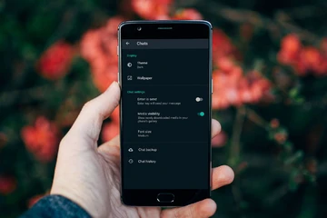 حالت تاریک صفحه نماش برای چشم بهتر است یا خیر؟