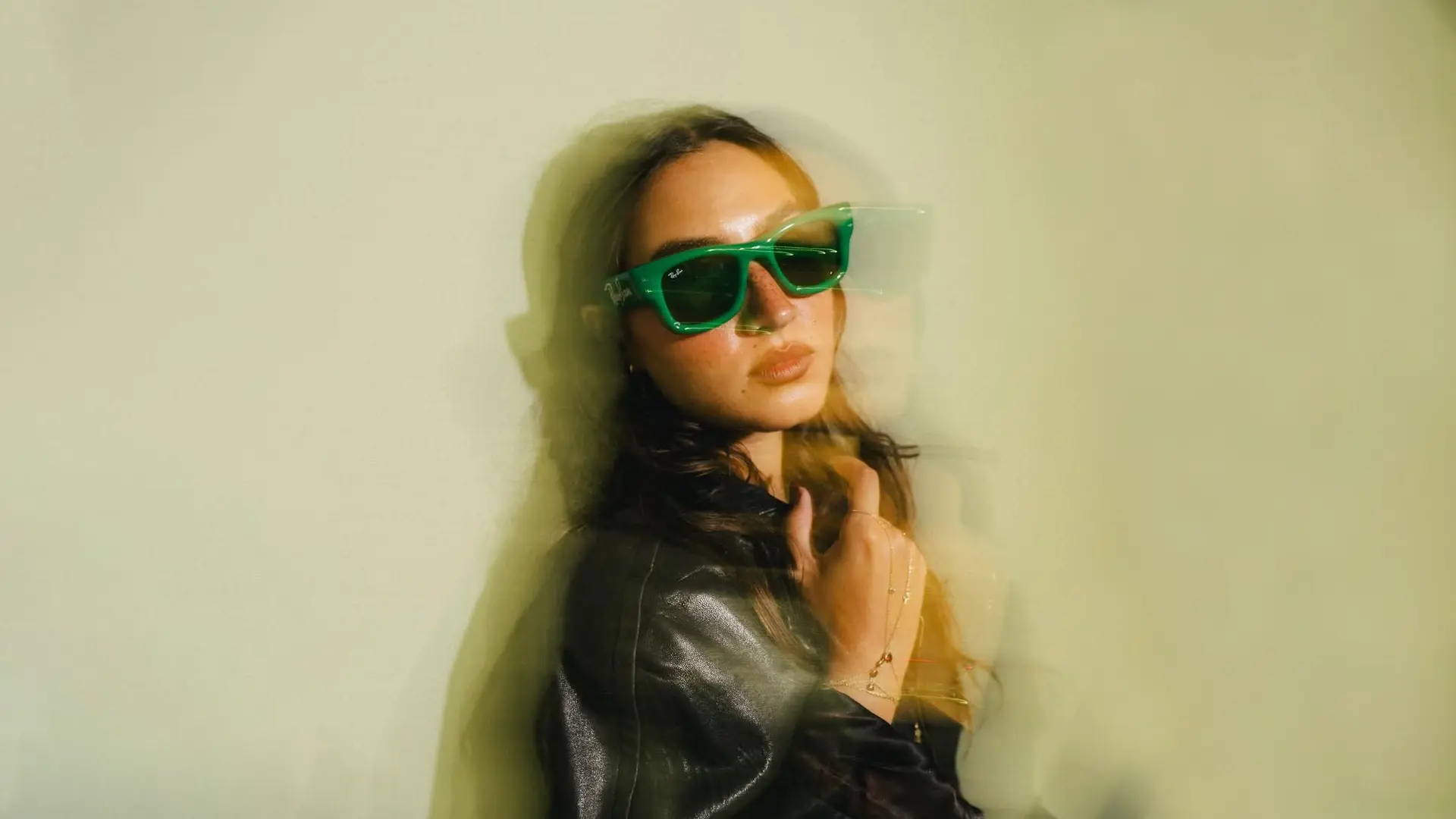 عینک آفتابی ویفرر پافر ریبن سری کریستال Ray Ban Wayfarer Puffer Crystal Edition  رنگ سبز نگین دار