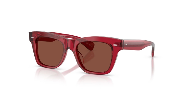 عینک آفتابی الیورپیپلز Oliver Peoples OV5542SU با بدنه قرمز شفاف و عدسی آجری - زاویه سه‌رخ